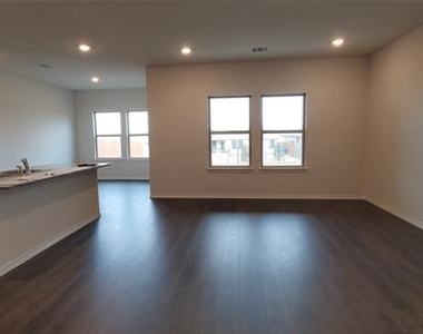 813 Fueller Drive - Photo Thumbnail 12