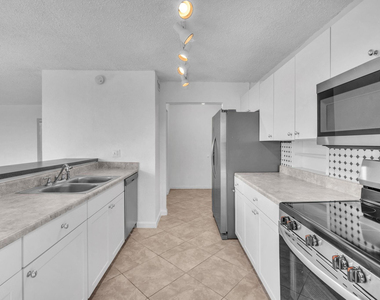 3100 N Pine Island Road - Photo Thumbnail 4