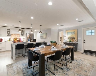 408 E Liberty Street - Photo Thumbnail 6