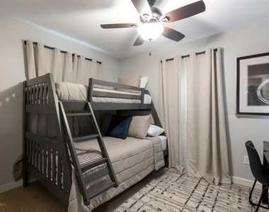 408 E Liberty Street - Photo Thumbnail 17