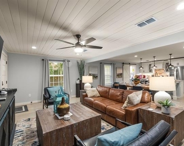 408 E Liberty Street - Photo Thumbnail 4