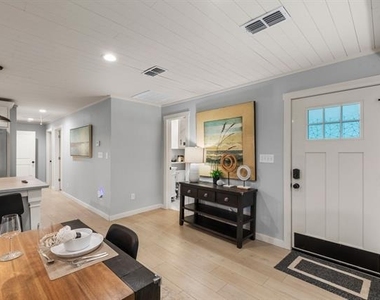 408 E Liberty Street - Photo Thumbnail 3