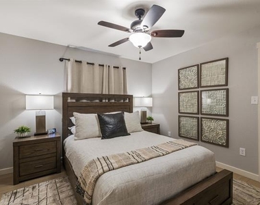408 E Liberty Street - Photo Thumbnail 15
