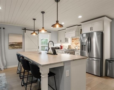 408 E Liberty Street - Photo Thumbnail 12