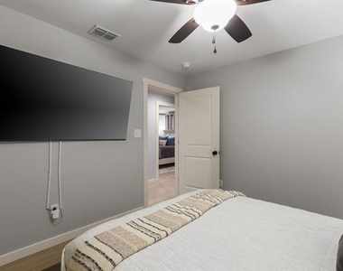 408 E Liberty Street - Photo Thumbnail 16