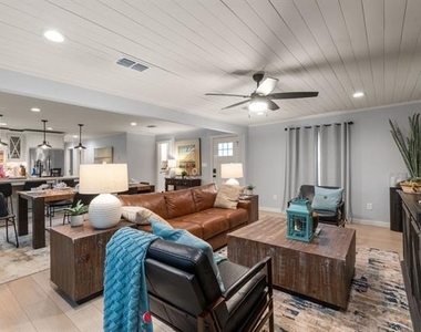 408 E Liberty Street - Photo Thumbnail 5