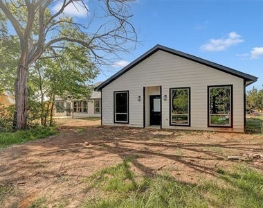 705 E Hanna Street - Photo Thumbnail 24