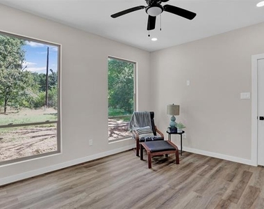 705 E Hanna Street - Photo Thumbnail 10