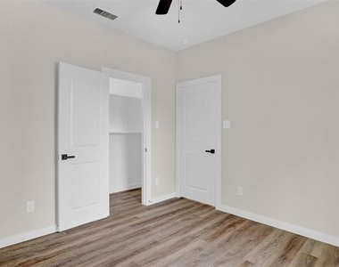 705 E Hanna Street - Photo Thumbnail 19
