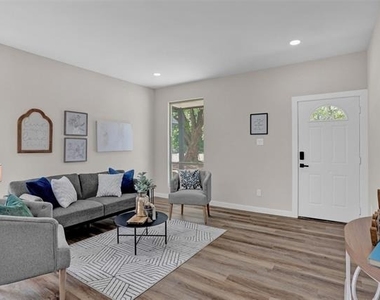 705 E Hanna Street - Photo Thumbnail 1