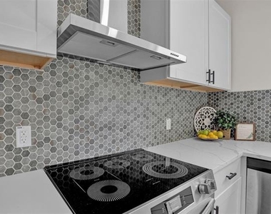 705 E Hanna Street - Photo Thumbnail 8