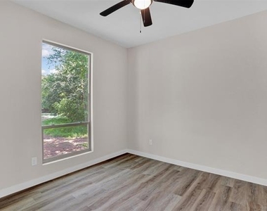 705 E Hanna Street - Photo Thumbnail 17