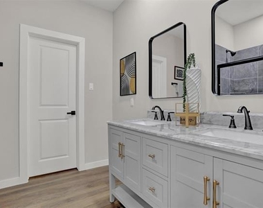 705 E Hanna Street - Photo Thumbnail 13