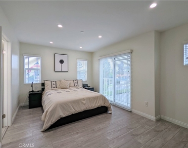 9559 Firestone Boulevard - Photo Thumbnail 10