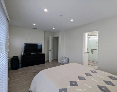 9559 Firestone Boulevard - Photo Thumbnail 12