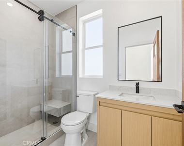 6556 Balboa Boulevard - Photo Thumbnail 7