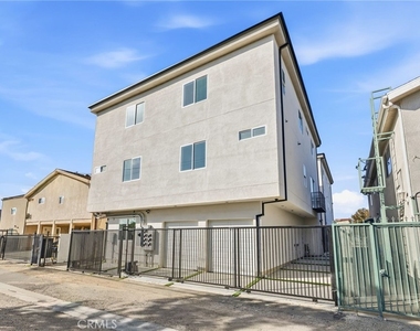 6556 Balboa Boulevard - Photo Thumbnail 14