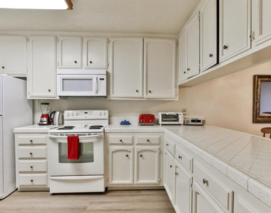 1068 Isabella Avenue - Photo Thumbnail 14