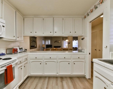 1068 Isabella Avenue - Photo Thumbnail 12