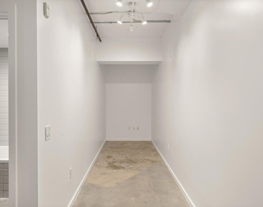 530 S Hewitt Street - Photo Thumbnail 40