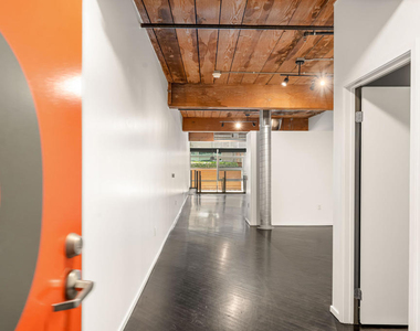 530 S Hewitt Street - Photo Thumbnail 1