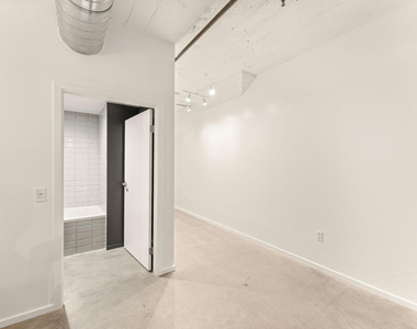 530 S Hewitt Street - Photo Thumbnail 37