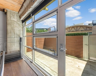 530 S Hewitt Street - Photo Thumbnail 21