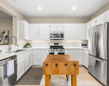 638 Sumner - Photo Thumbnail 2