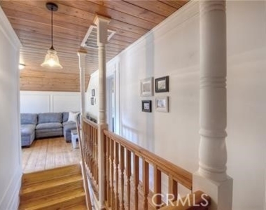 1239 Rainbow Valley Boulevard - Photo Thumbnail 9