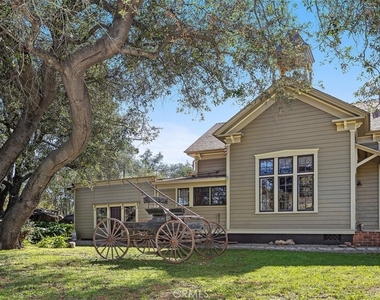 1239 Rainbow Valley Boulevard - Photo Thumbnail 18