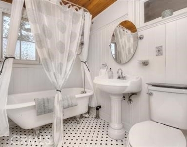 1239 Rainbow Valley Boulevard - Photo Thumbnail 13