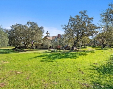 1239 Rainbow Valley Boulevard - Photo Thumbnail 22