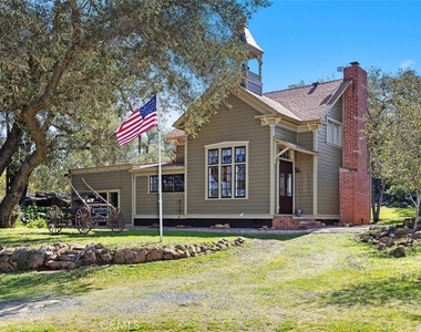 1239 Rainbow Valley Boulevard - Photo Thumbnail 19