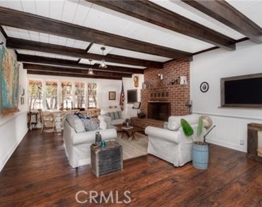 1239 Rainbow Valley Boulevard - Photo Thumbnail 2