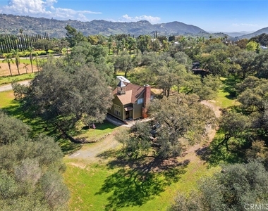 1239 Rainbow Valley Boulevard - Photo Thumbnail 26