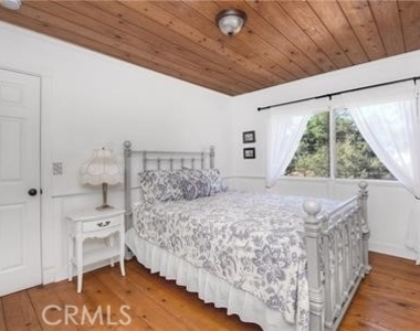 1239 Rainbow Valley Boulevard - Photo Thumbnail 14