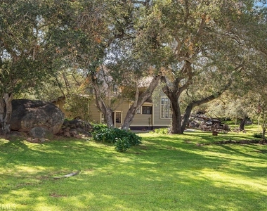 1239 Rainbow Valley Boulevard - Photo Thumbnail 27