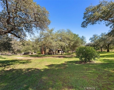 1239 Rainbow Valley Boulevard - Photo Thumbnail 23