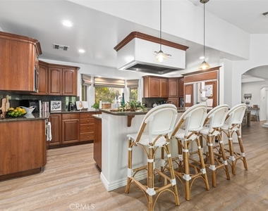 600 Cliff Drive - Photo Thumbnail 17