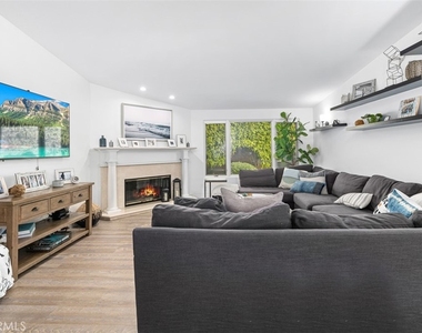 600 Cliff Drive - Photo Thumbnail 5