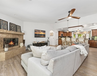 600 Cliff Drive - Photo Thumbnail 15