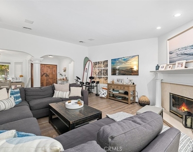 600 Cliff Drive - Photo Thumbnail 8