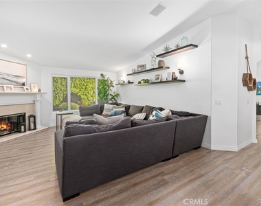 600 Cliff Drive - Photo Thumbnail 6