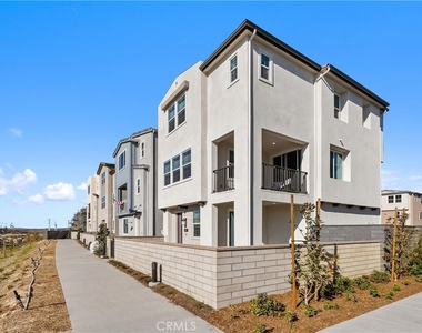262 Heartland Way - Photo Thumbnail 2