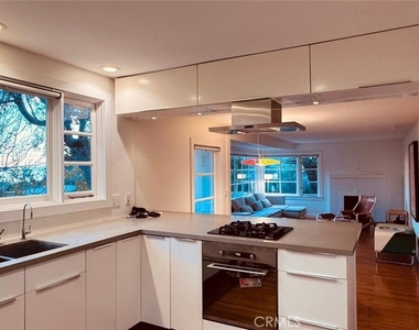 645 Thalia Street - Photo Thumbnail 7
