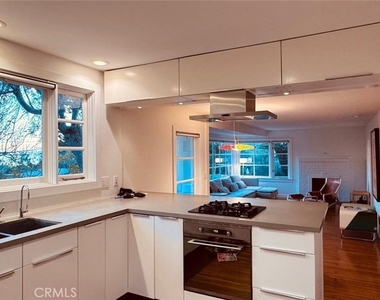 645 Thalia Street - Photo Thumbnail 2