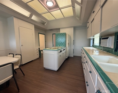 26520 Orange Avenue - Photo Thumbnail 5