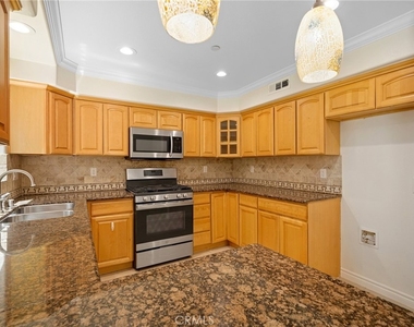 345 W Loraine Street - Photo Thumbnail 12