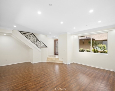 345 W Loraine Street - Photo Thumbnail 7