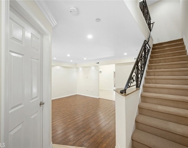 345 W Loraine Street - Photo Thumbnail 4